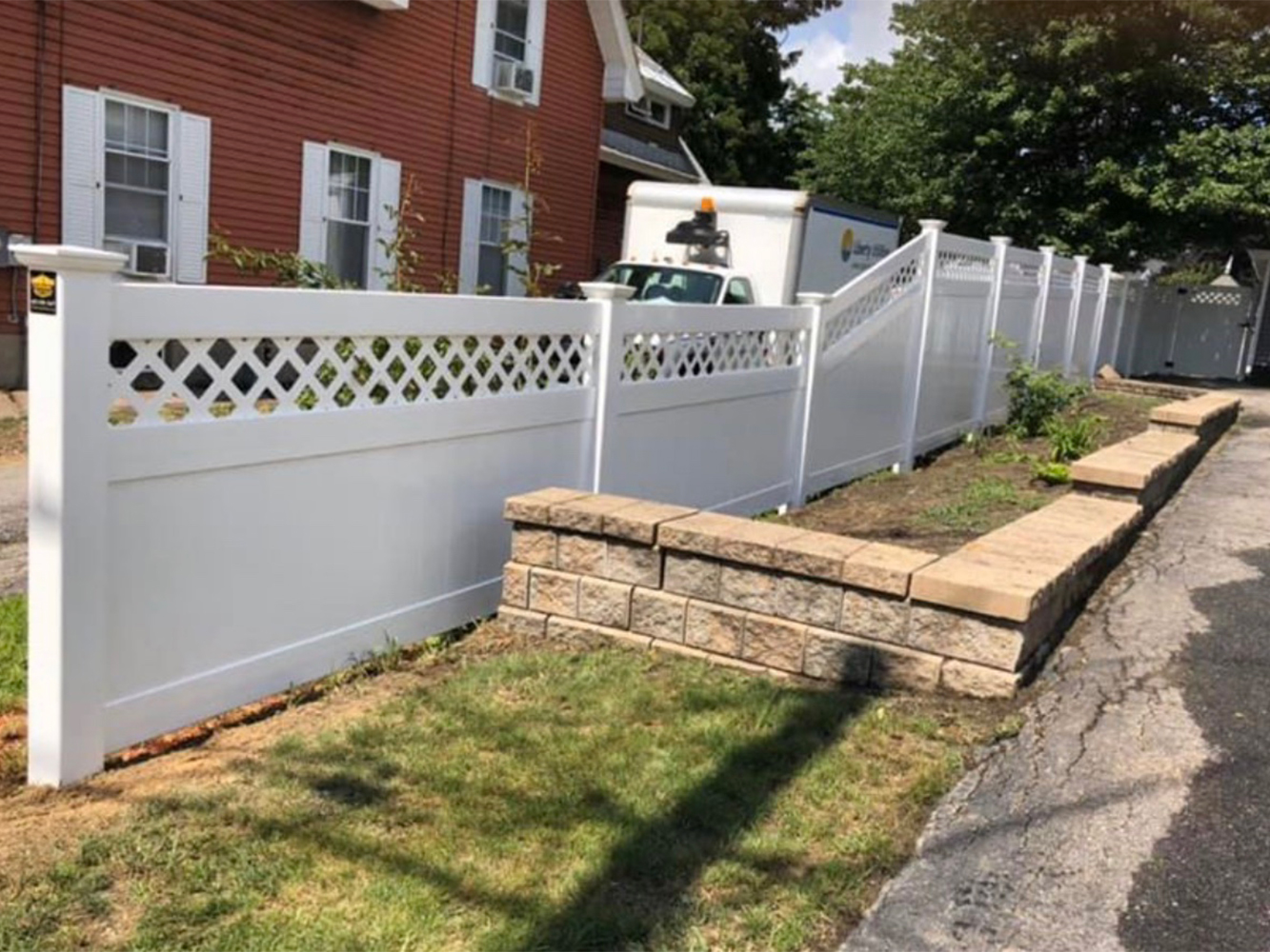 Vinyl Decorative Fencing in Derry, New Hampshire