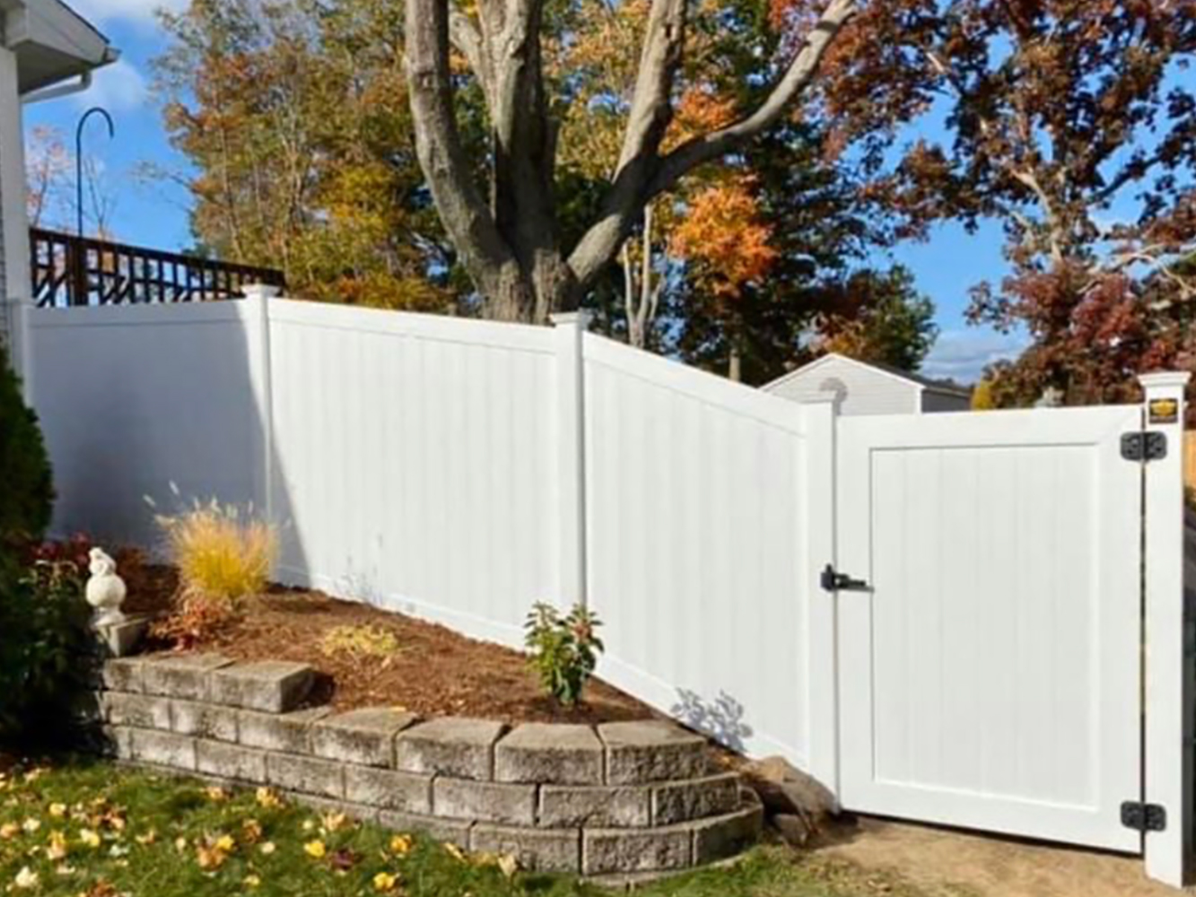 Hampstead New Hampshire vinyl privacy fencing